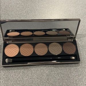 PRETTY COOL
EYESHADOW PALETTE